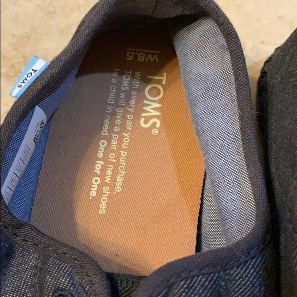 Toms - Picture 2 of 5